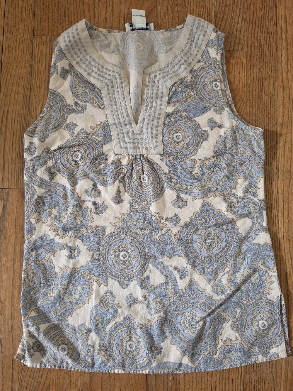 Sleeveless Paisley-Print Top in Blue and Cream Size M
